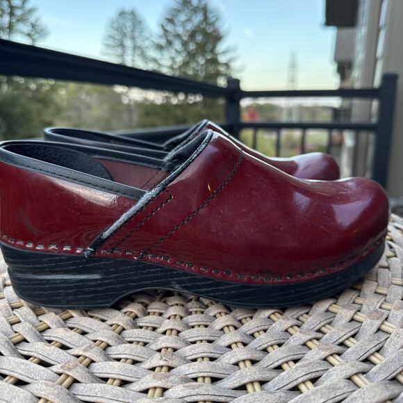 Dansko Shoes Womens 8.5-9 EU 39 Professional Clogs Red Patent Ruby Leather - Picture 3 of 16